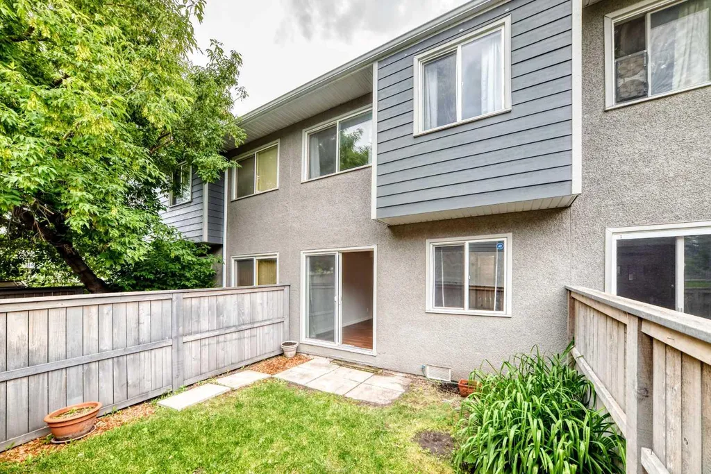 219 90 Avenue SE Calgary AB T2J0A3