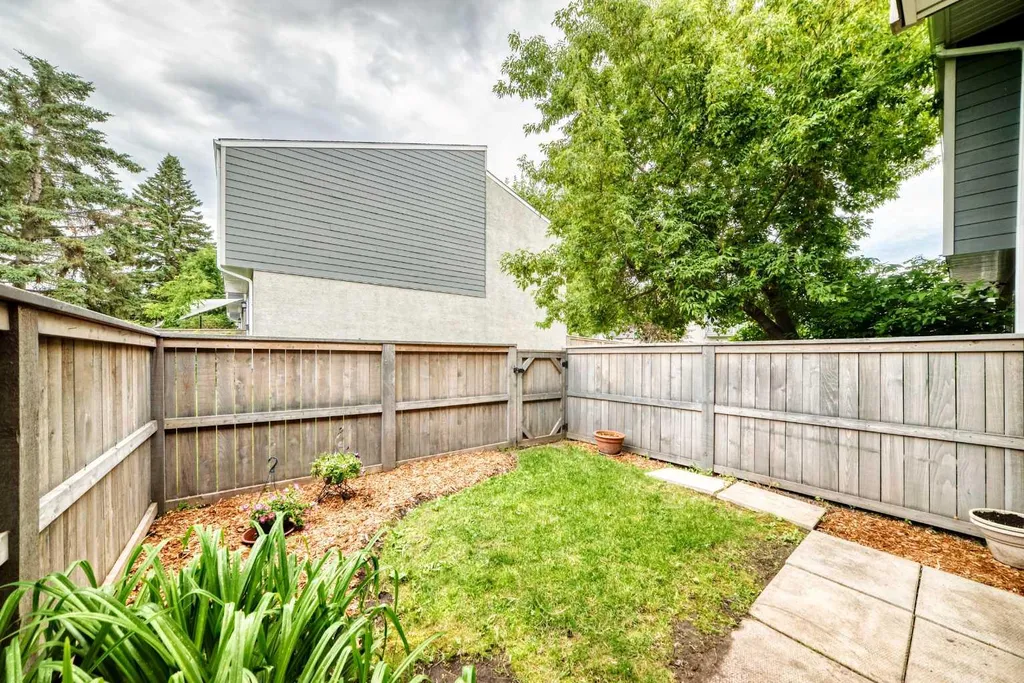 219 90 Avenue SE Calgary AB T2J0A3