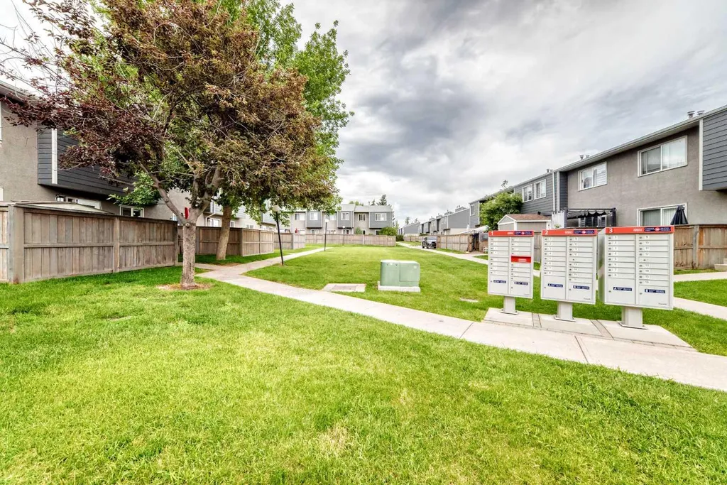 219 90 Avenue SE Calgary AB T2J0A3