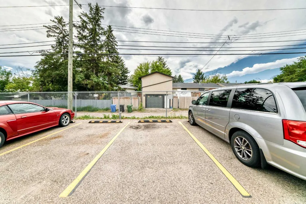 219 90 Avenue SE Calgary AB T2J0A3