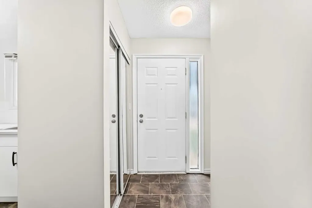 219 90 Avenue SE Calgary AB T2J0A3