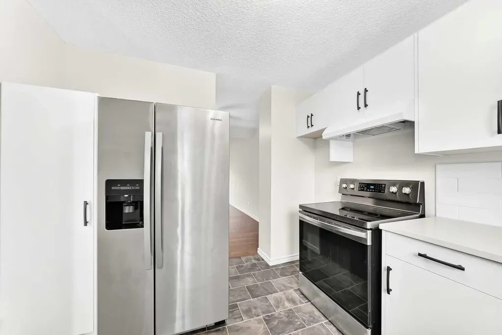 219 90 Avenue SE Calgary AB T2J0A3
