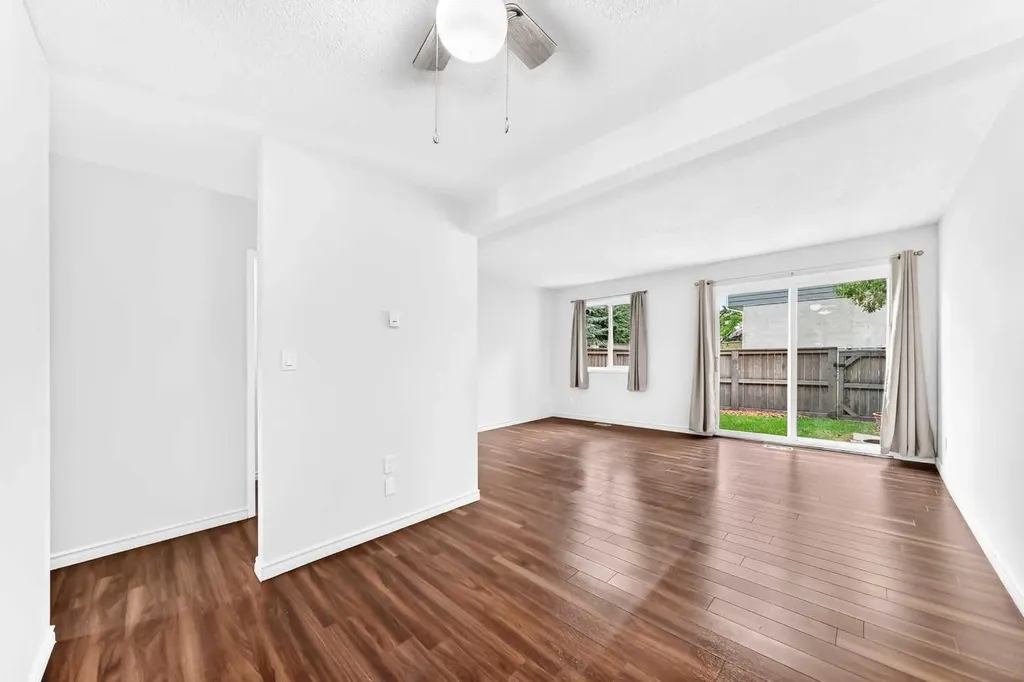219 90 Avenue SE Calgary AB T2J0A3