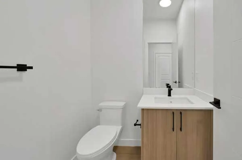 82 Heritage Circle Cochrane AB T4C 3G9
