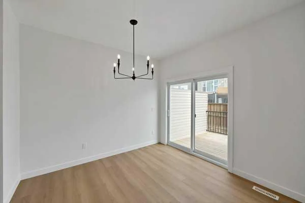 82 Heritage Circle Cochrane AB T4C 3G9