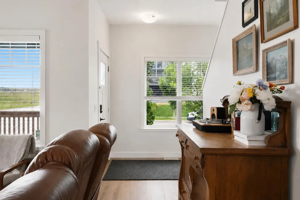 32 Horseshoe Crescent Cochrane AB T4C2P4