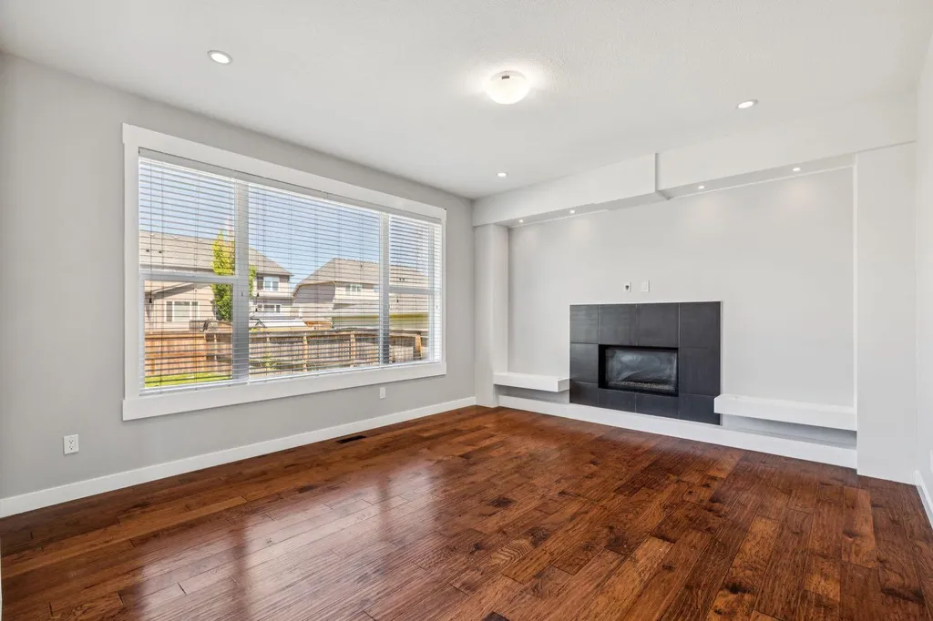 145 Rainbow Falls Glen Chestermere AB T1X 0S5