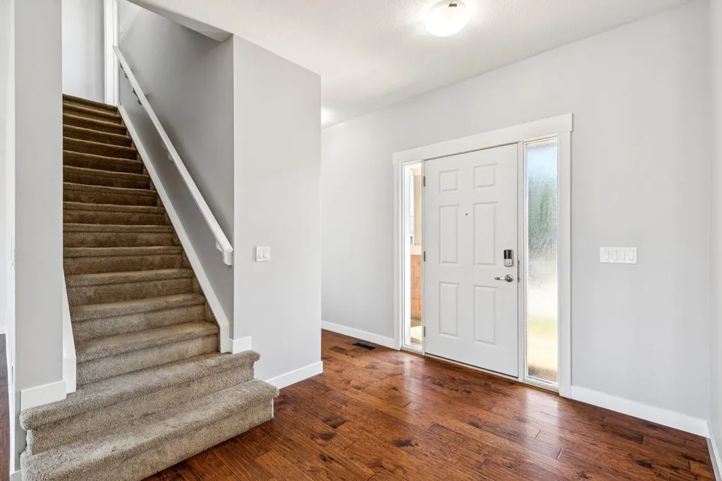 145 Rainbow Falls Glen Chestermere AB T1X 0S5