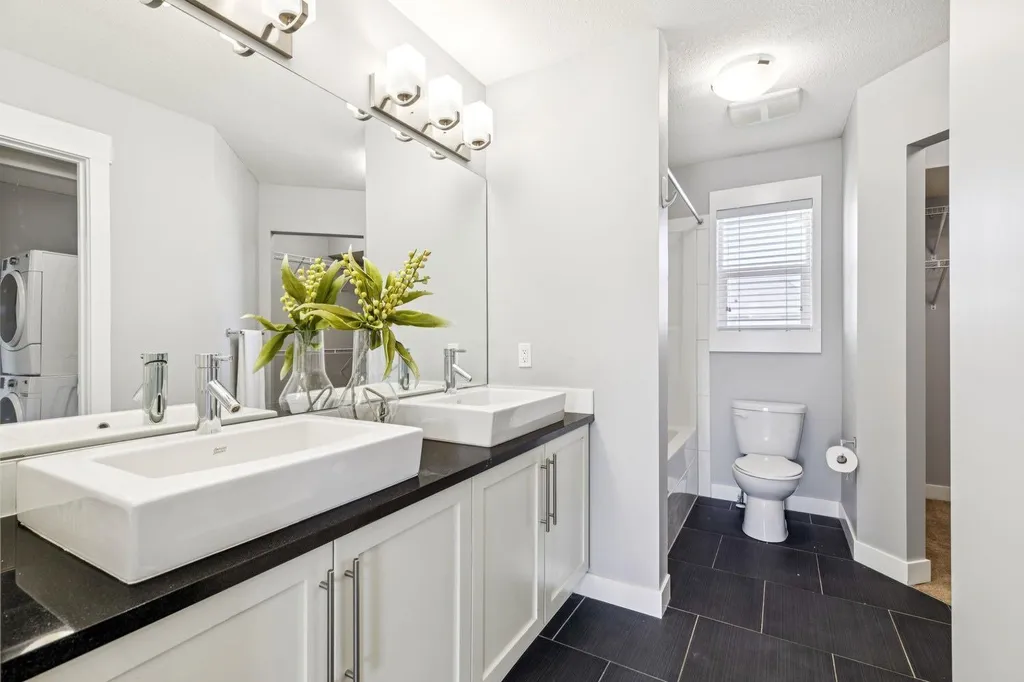 145 Rainbow Falls Glen Chestermere AB T1X 0S5
