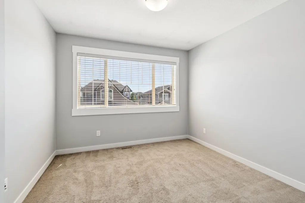 145 Rainbow Falls Glen Chestermere AB T1X 0S5