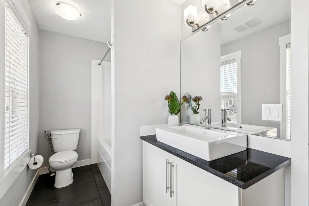 145 Rainbow Falls Glen Chestermere AB T1X 0S5
