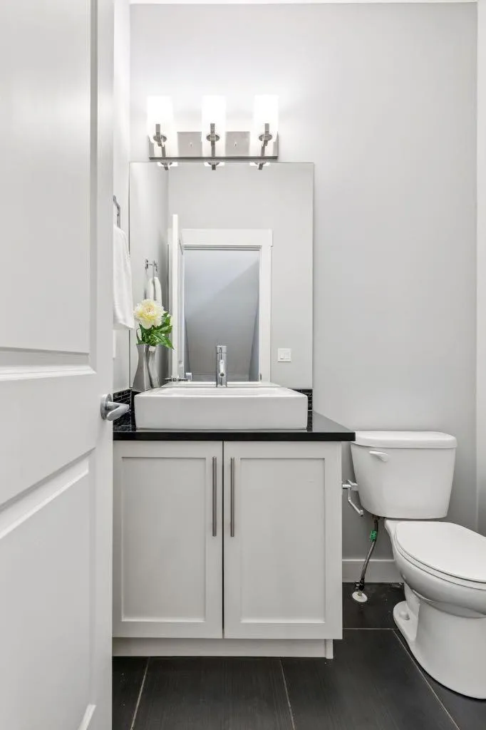 145 Rainbow Falls Glen Chestermere AB T1X 0S5