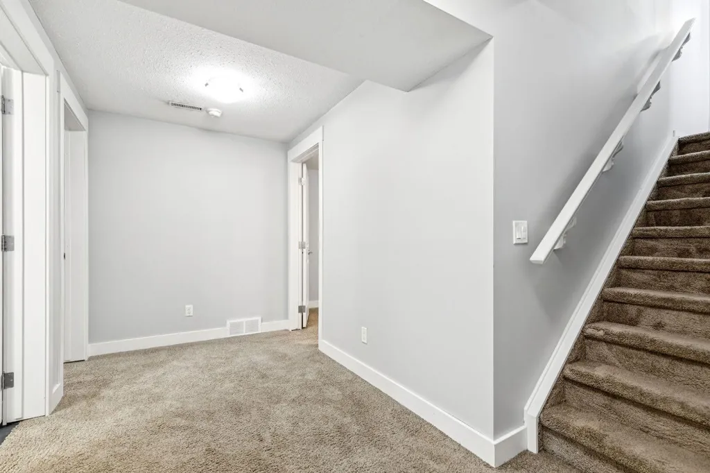 145 Rainbow Falls Glen Chestermere AB T1X 0S5