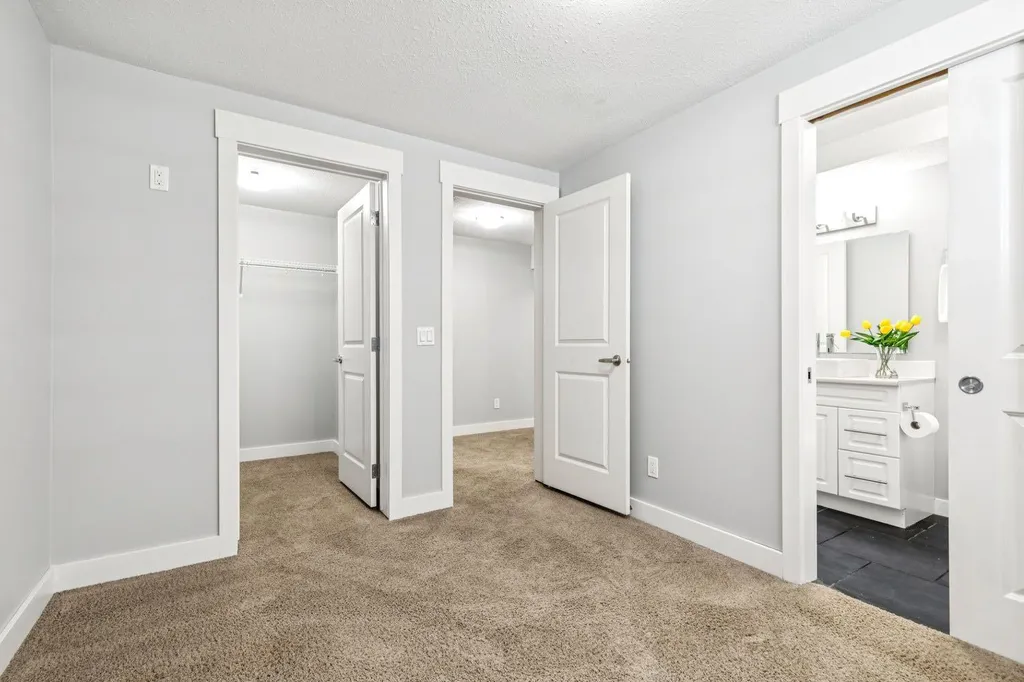 145 Rainbow Falls Glen Chestermere AB T1X 0S5