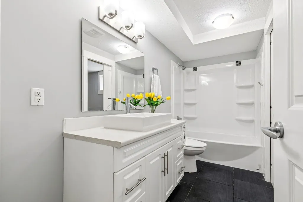 145 Rainbow Falls Glen Chestermere AB T1X 0S5