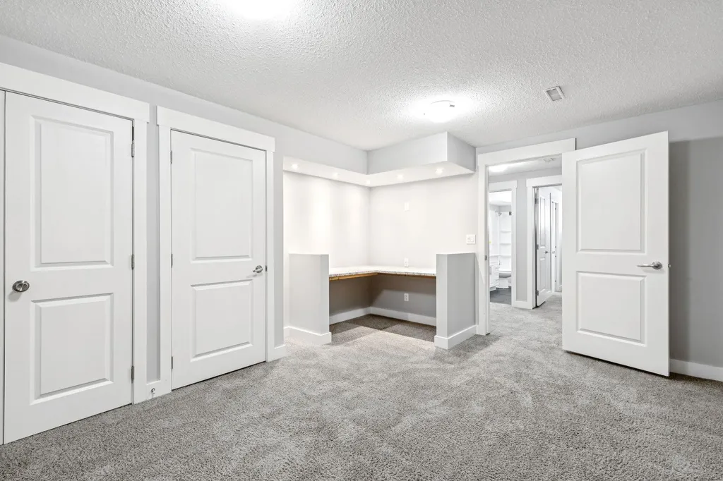 145 Rainbow Falls Glen Chestermere AB T1X 0S5