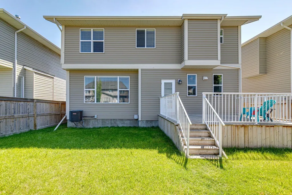 145 Rainbow Falls Glen Chestermere AB T1X 0S5