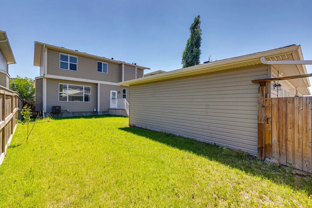 145 Rainbow Falls Glen Chestermere AB T1X 0S5