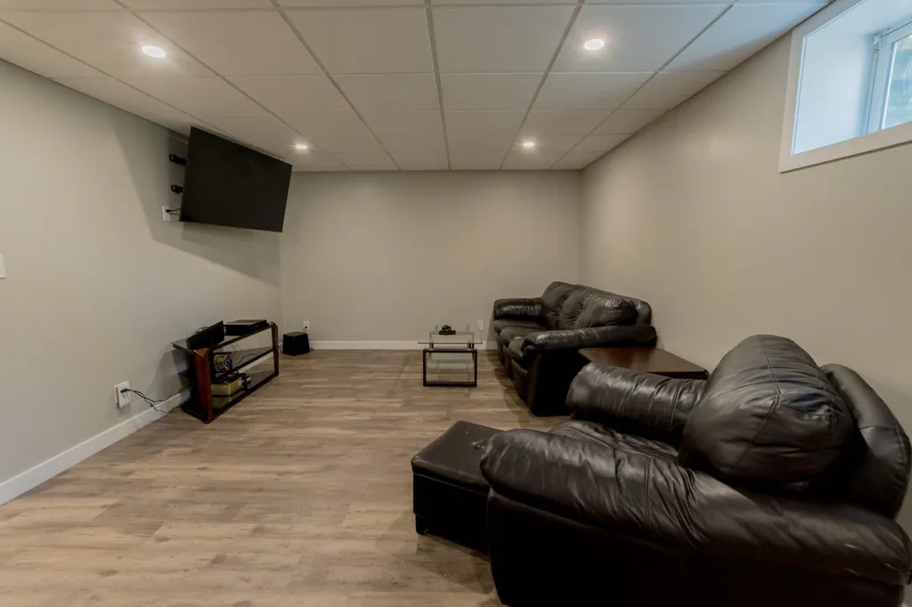 12614 106 Street Grande Prairie AB T8V 2M3