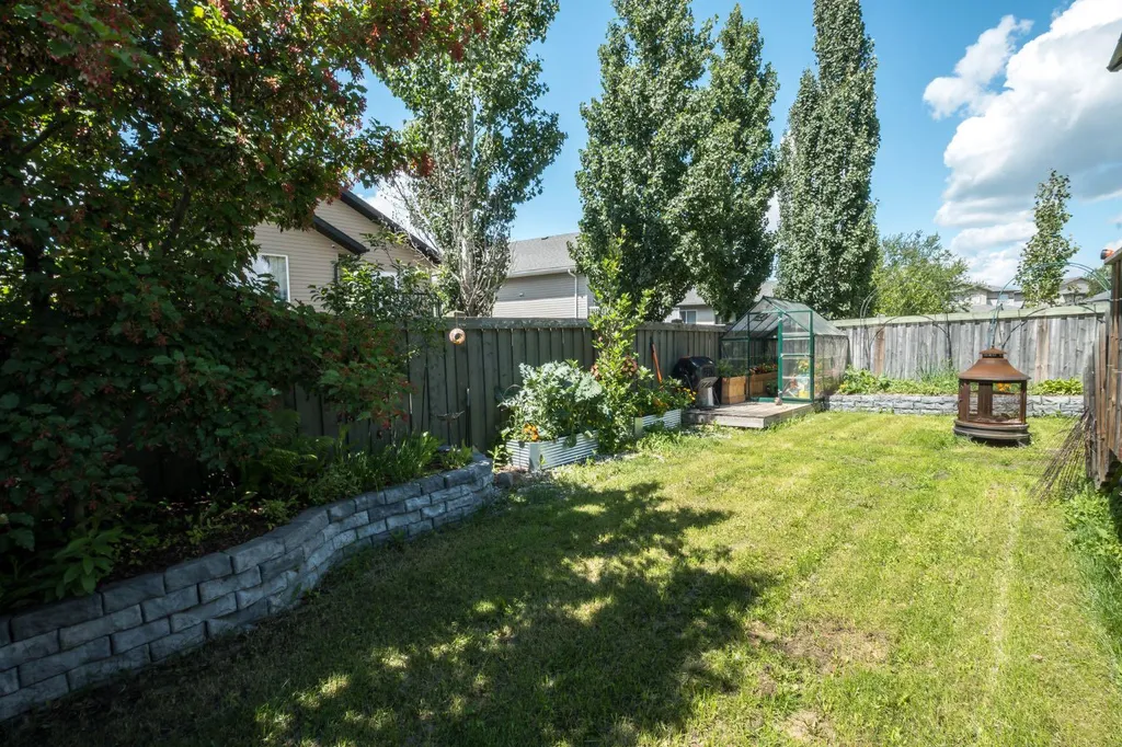 12614 106 Street Grande Prairie AB T8V 2M3