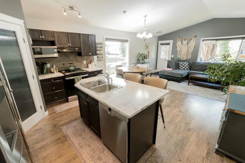 12614 106 Street Grande Prairie AB T8V 2M3
