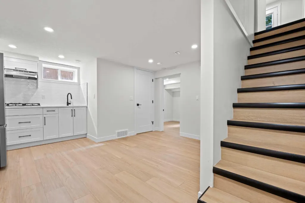 3020 15 Avenue SW Calgary AB T3C 0Y6