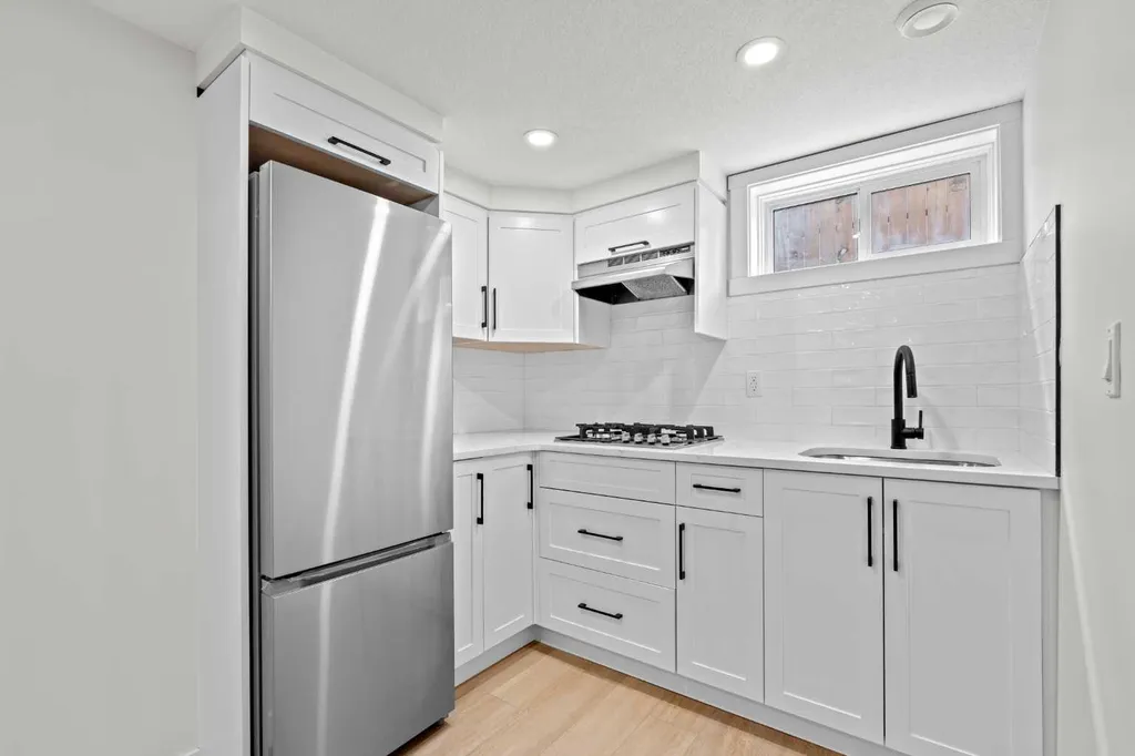 3020 15 Avenue SW Calgary AB T3C 0Y6