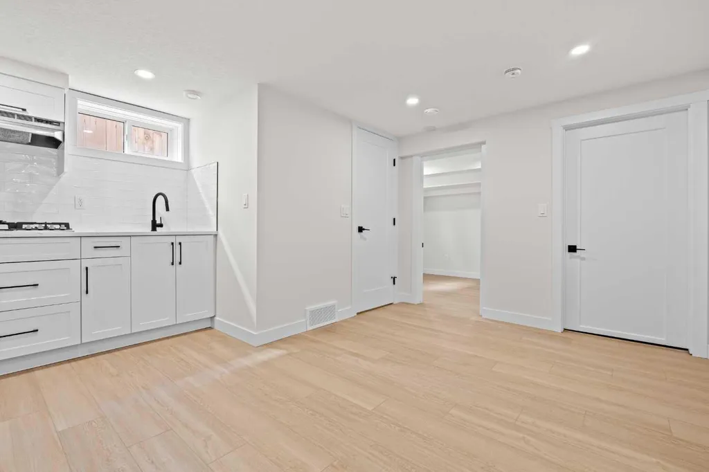3020 15 Avenue SW Calgary AB T3C 0Y6