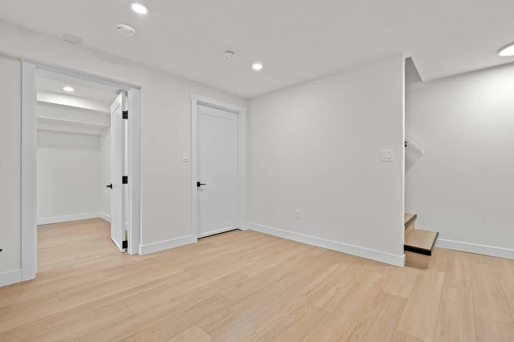 3020 15 Avenue SW Calgary AB T3C 0Y6