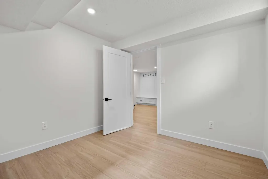 3020 15 Avenue SW Calgary AB T3C 0Y6