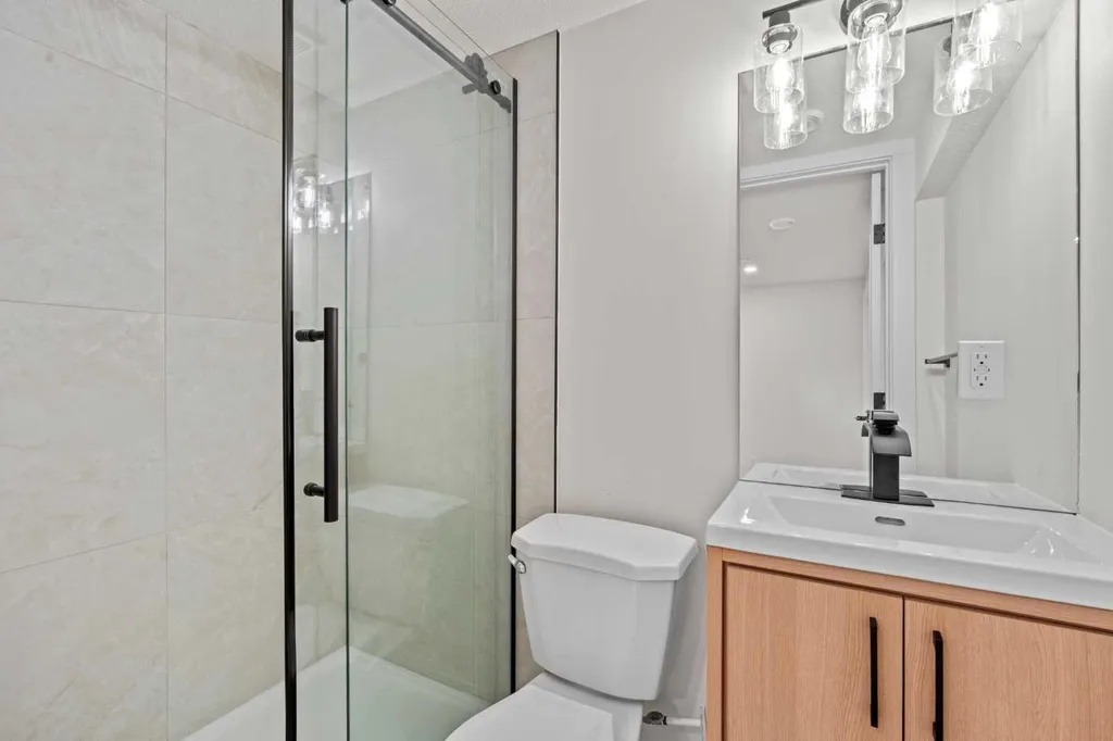 3020 15 Avenue SW Calgary AB T3C 0Y6