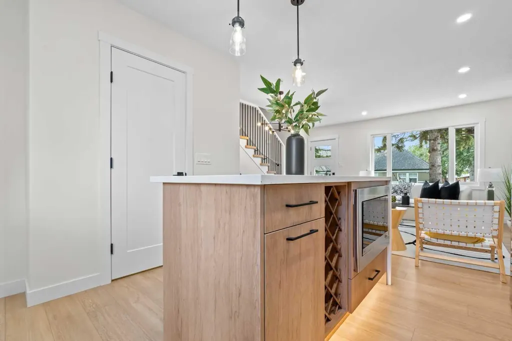 3020 15 Avenue SW Calgary AB T3C 0Y6