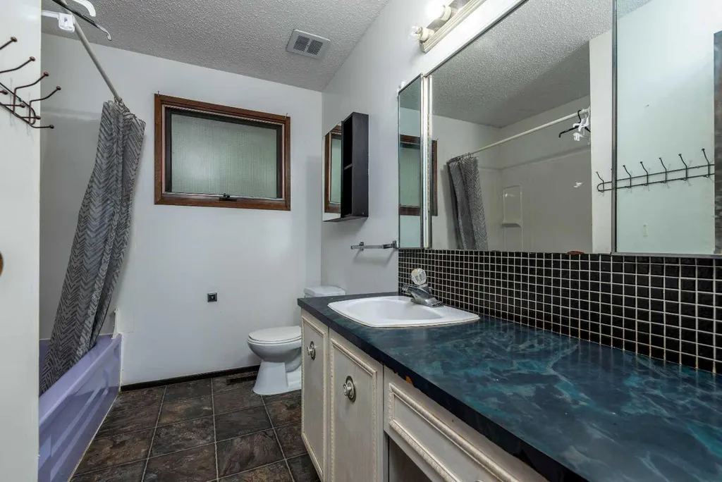 108 3 Avenue W Neilburg SK S0M 2C0