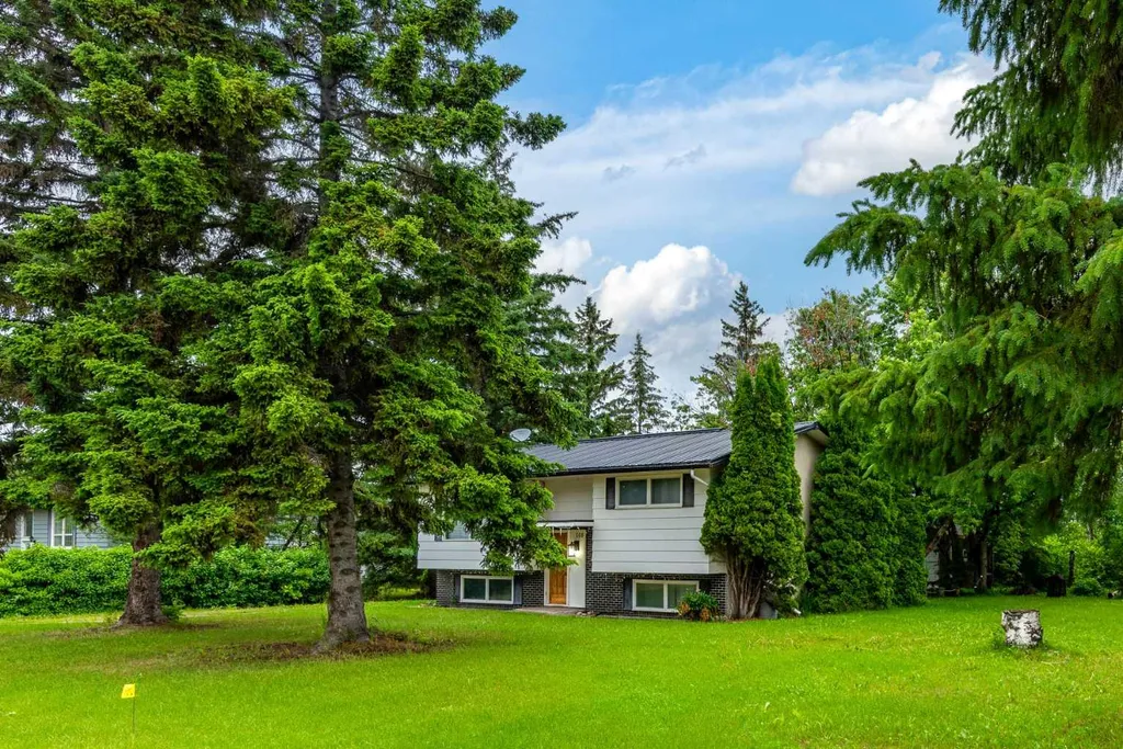 108 3 Avenue W Neilburg SK S0M 2C0