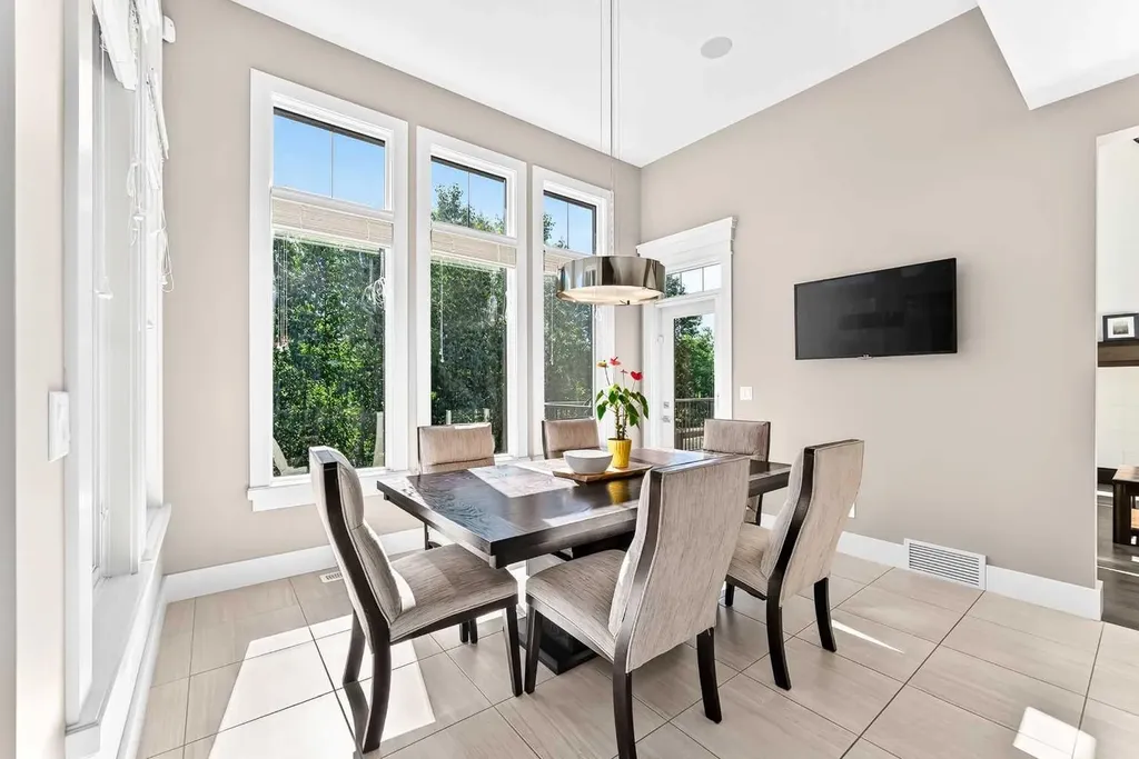 30 Wexford Way SW Calgary AB T3H 0H1