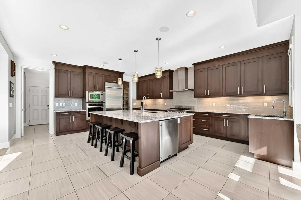 30 Wexford Way SW Calgary AB T3H 0H1