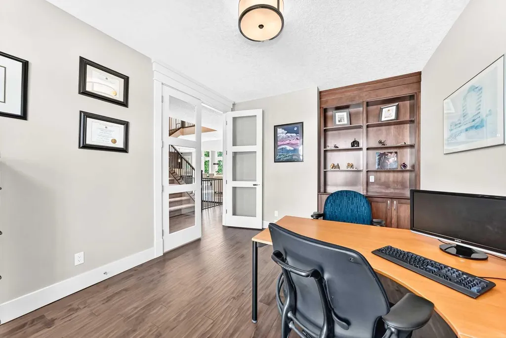 30 Wexford Way SW Calgary AB T3H 0H1