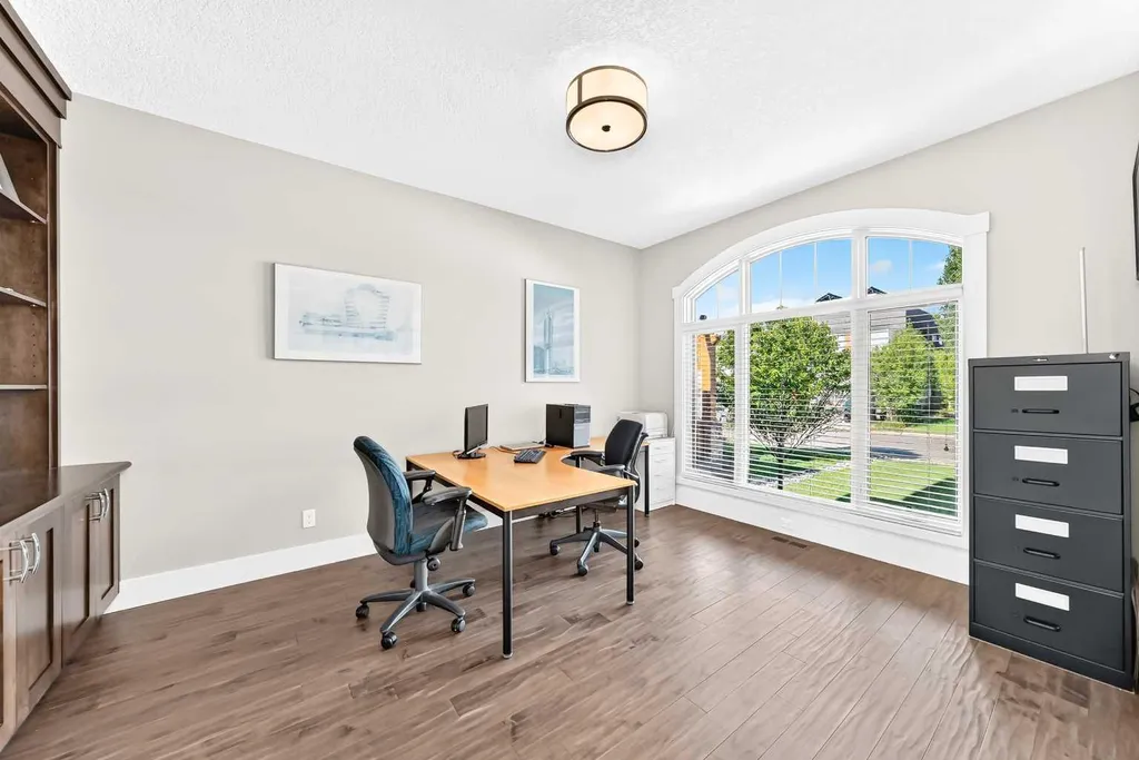 30 Wexford Way SW Calgary AB T3H 0H1
