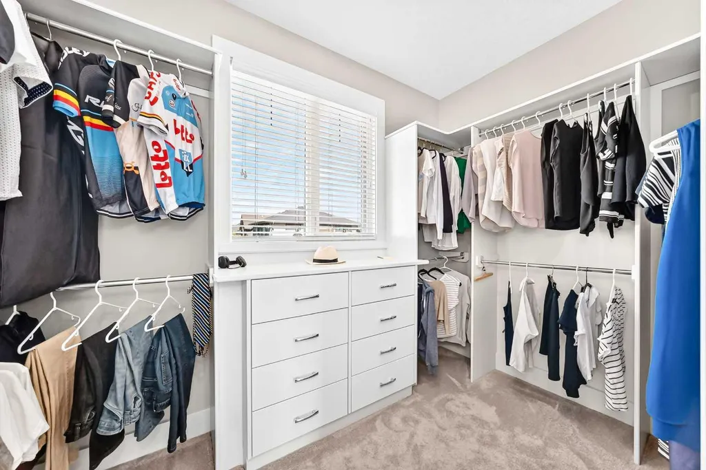 30 Wexford Way SW Calgary AB T3H 0H1