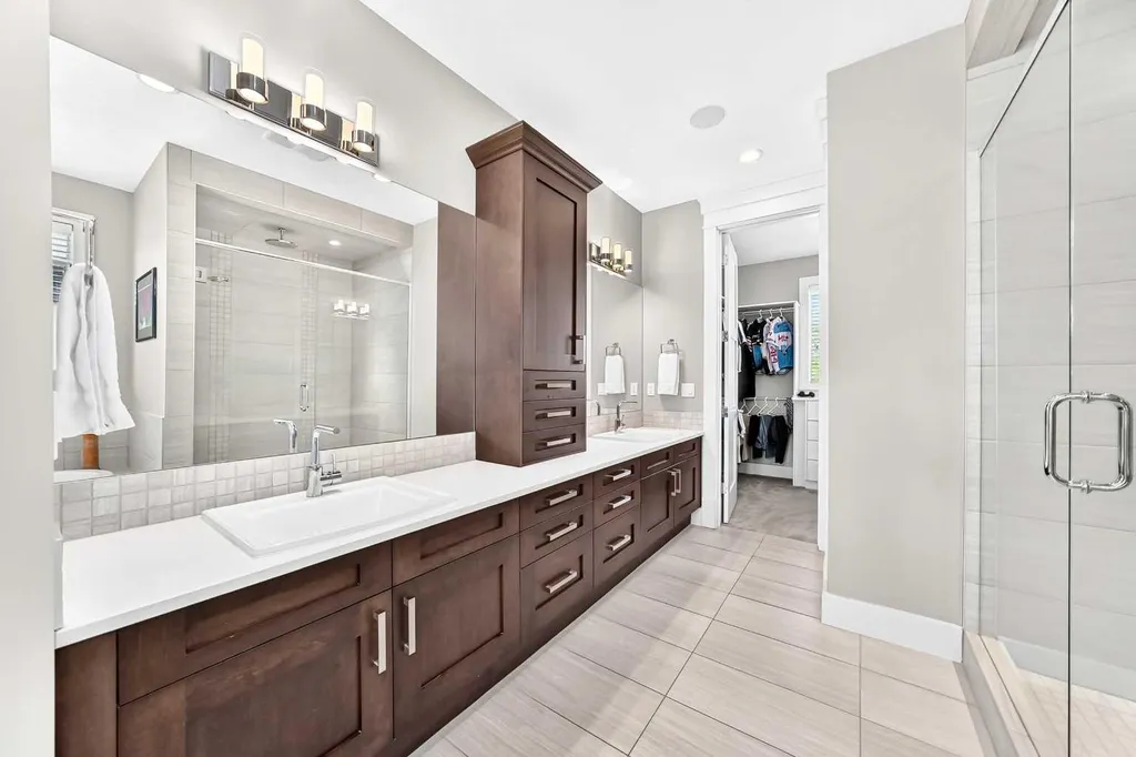 30 Wexford Way SW Calgary AB T3H 0H1