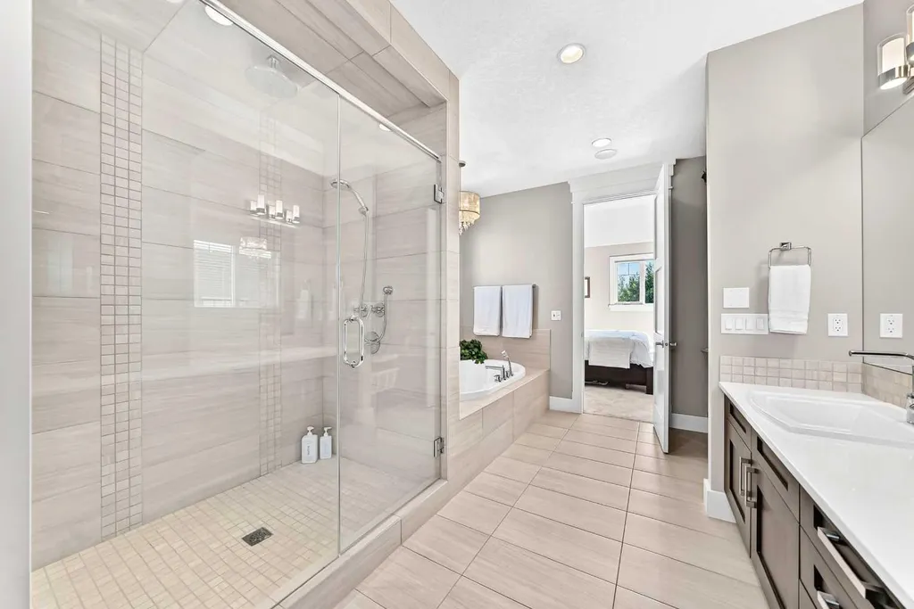 30 Wexford Way SW Calgary AB T3H 0H1