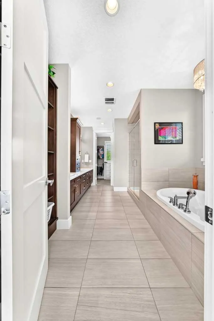 30 Wexford Way SW Calgary AB T3H 0H1