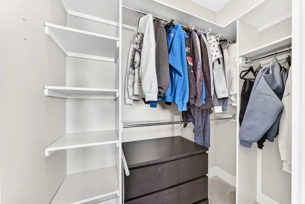 30 Wexford Way SW Calgary AB T3H 0H1