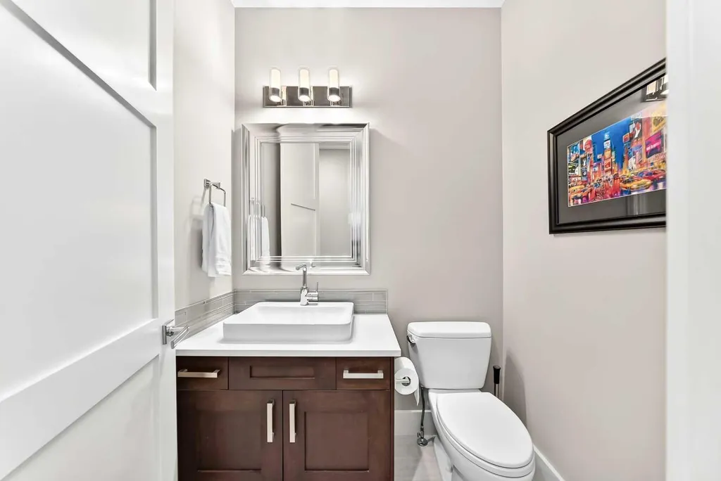30 Wexford Way SW Calgary AB T3H 0H1