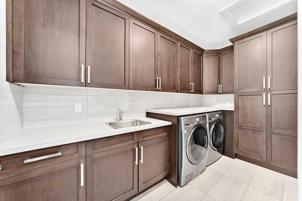 30 Wexford Way SW Calgary AB T3H 0H1