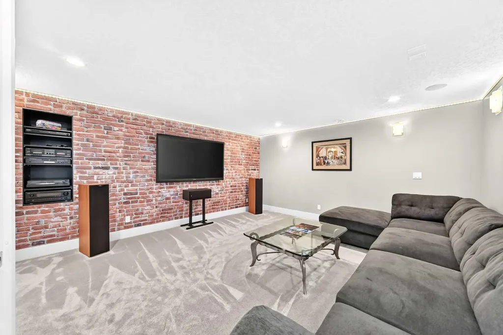 30 Wexford Way SW Calgary AB T3H 0H1