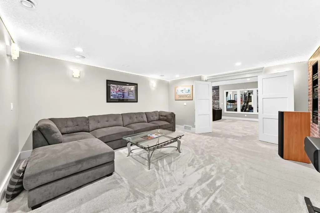 30 Wexford Way SW Calgary AB T3H 0H1