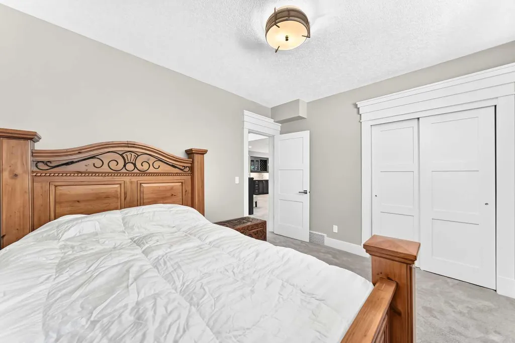 30 Wexford Way SW Calgary AB T3H 0H1