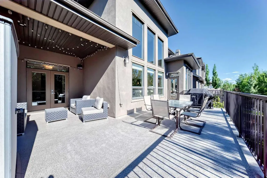 30 Wexford Way SW Calgary AB T3H 0H1