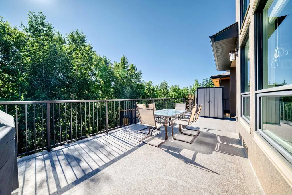 30 Wexford Way SW Calgary AB T3H 0H1